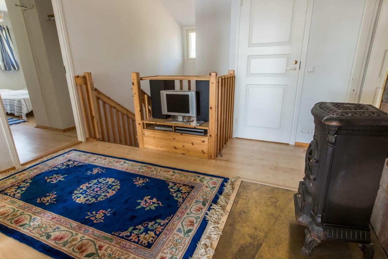 Villa Harald - Beachfront Hitis Bagian luar foto
