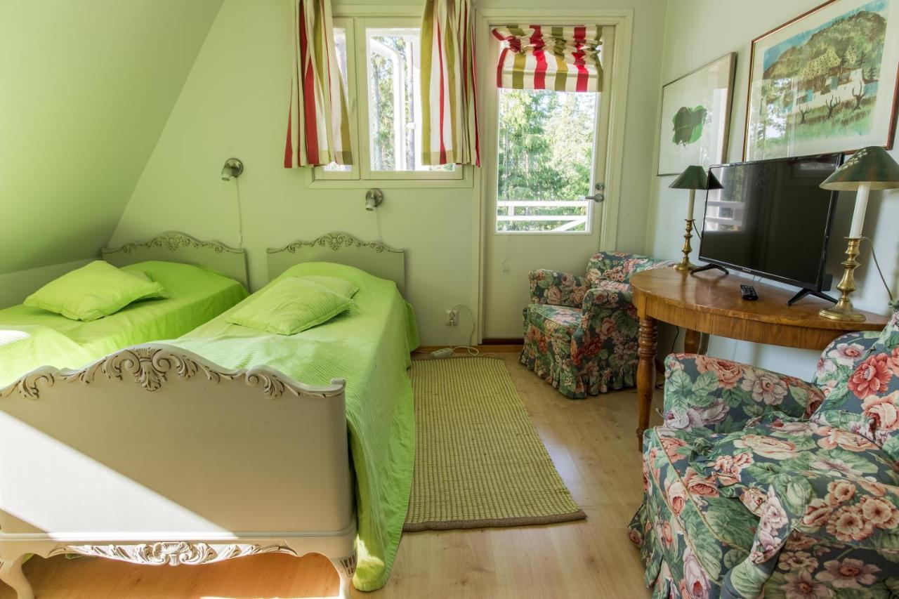 Villa Harald - Beachfront Hitis Bagian luar foto
